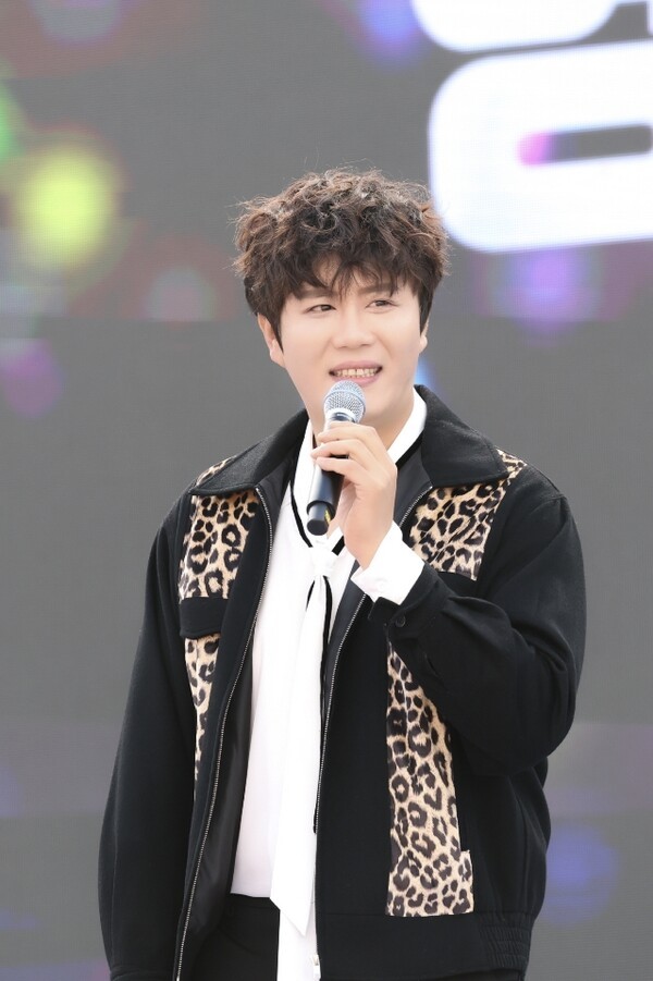 ▲ 트롯천재 진해성, 해군장병지원사업에 500만 원 기부