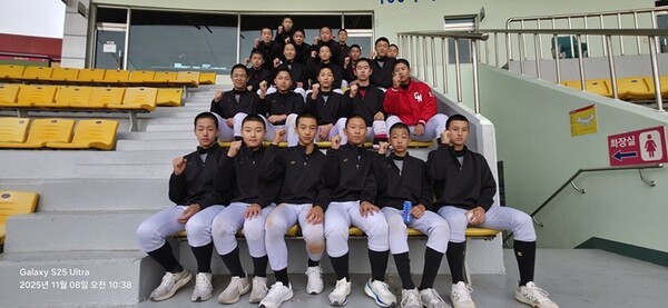 충남중학교 야구부 학생들