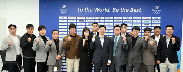 ▲ 지도자위원회 단체 사진