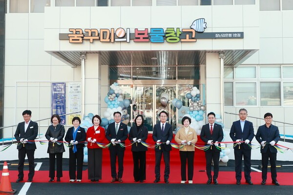 ▲ 사천시, ‘장난감은행 1호점 꿈꾸미의 보물창고’ 재개소식을 가졌다.