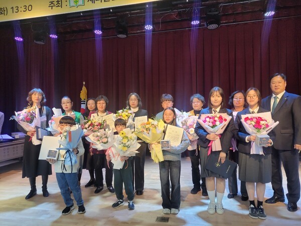 ▲ 새마을문고중앙회충청북도지부,  대통령기 제45회 국민독서경진 충청북도예선대회 시상식 모습.  