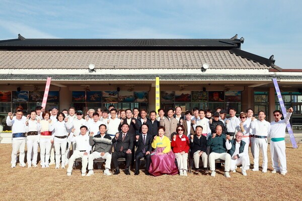 ▲ 관덕정에서 사천시장기 궁도대회가 열렸다. 